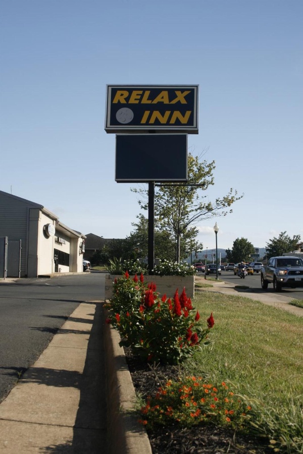 Relax Inn Front Royal image 4